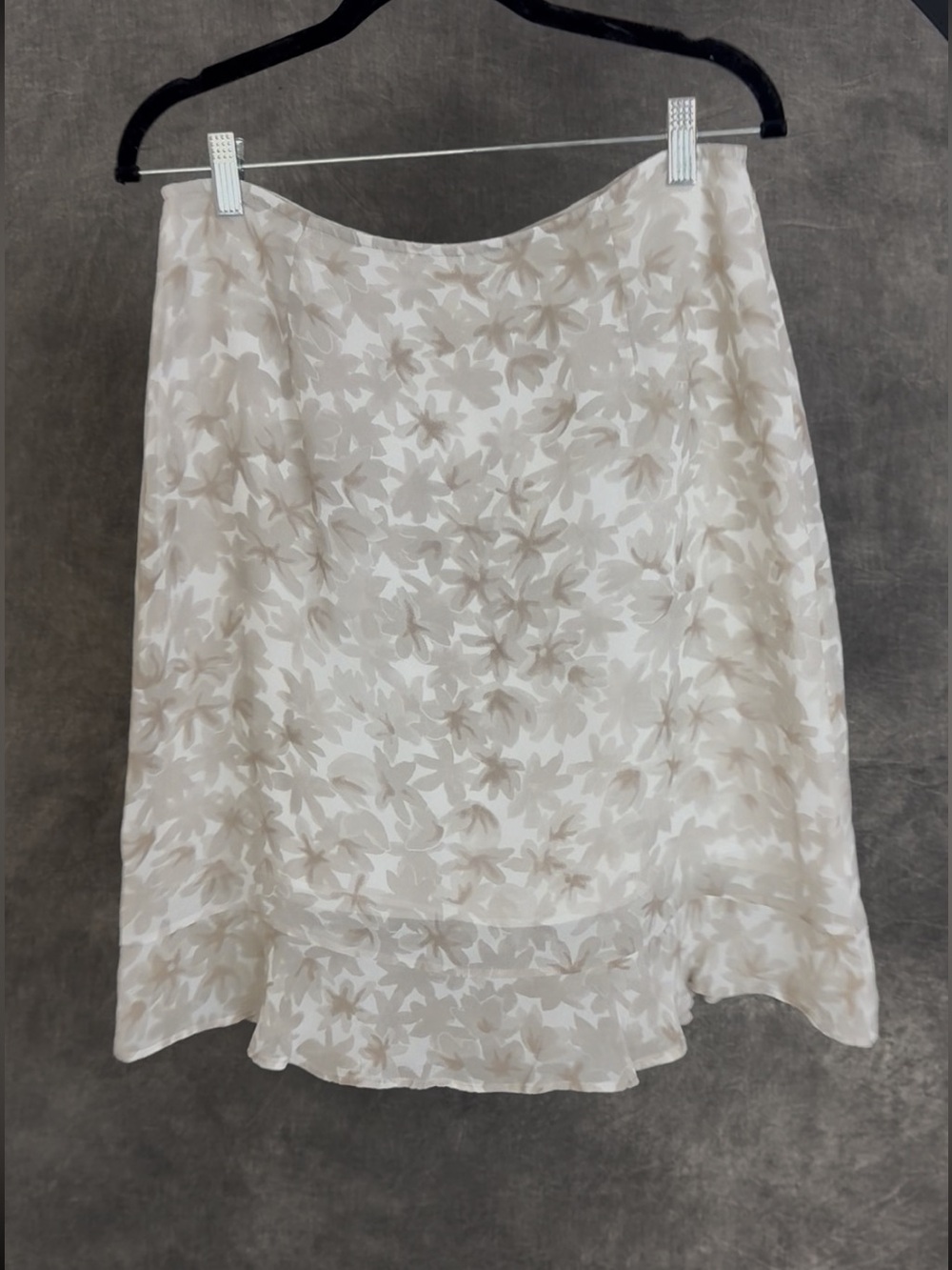 White House Black Market Beige Cream Floral Ruffle Skirt Size 12 - Picture 3 of 5